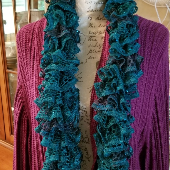 HANDMADE Acrylic Ruffle scarf - Picture 2 of 3